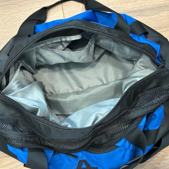 The North Face Apex Gym Duffle in Monster Blue/Black with Embroidered Logo - Picture 6 of 9
